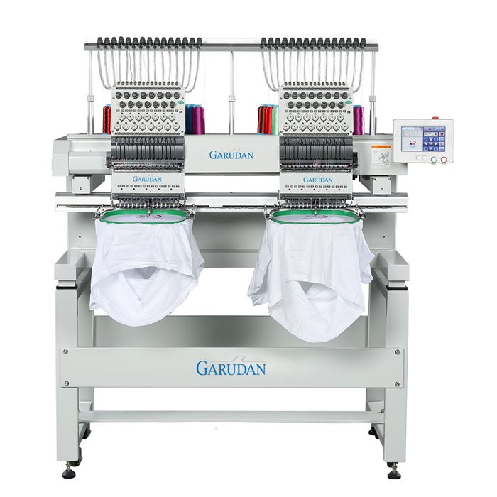 Vyšívací stroj Garudan GES/A-T1502C/CF/ST s čepicovým rámečkem a  podstavcem
